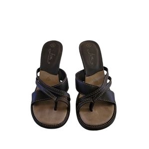 Fioni Heels. Looks like leather (it's not) excellent condition Sz 7.5.